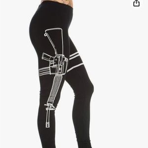 Black weapon printed leggings